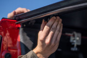 Cubierta de Caja Rígida Tri-Plegable Abatible | 5'10" Bed | Chevy/GMC Sierra 1500 (19-26)/Silverado 1500 (19-26)
