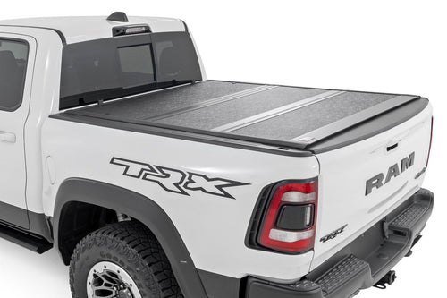 Cubierta de Caja Rígida de Perfil Bajo | 5'7" Bed | No Rambox | Ram 1500 (19-26)/1500 TRX (21-24)