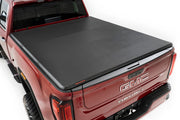 Cubierta de Caja Suave Tri-Plegable | 6'9" Bed | Chevy/GMC 2500HD/3500HD (20-26)