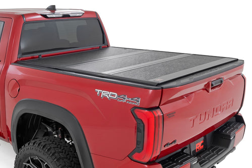 Cubierta de Caja Rígida de Perfil Bajo | 5'7" Bed | Organización de Carga | Toyota Tundra (22-26)