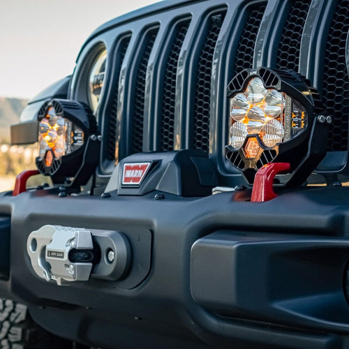 Luz Auxiliar LED Baja Designs Jeep JL/JT LP6 Pro Bumper kit de luces | Jeep 2020-2026 Gladiator; 2018-2026 Wrangler JL; NOTE: con OE Steel Bumper