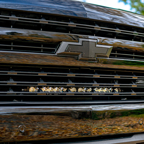 Barra de luz LED Baja Designs Chevy S8 20 Inch Grille Light Bar Kit - Chevy 2019-21 Silverado 1500; NOTE: Exc. LTZ Models (Light Pattern: Driving/Combo, Color: Clear)