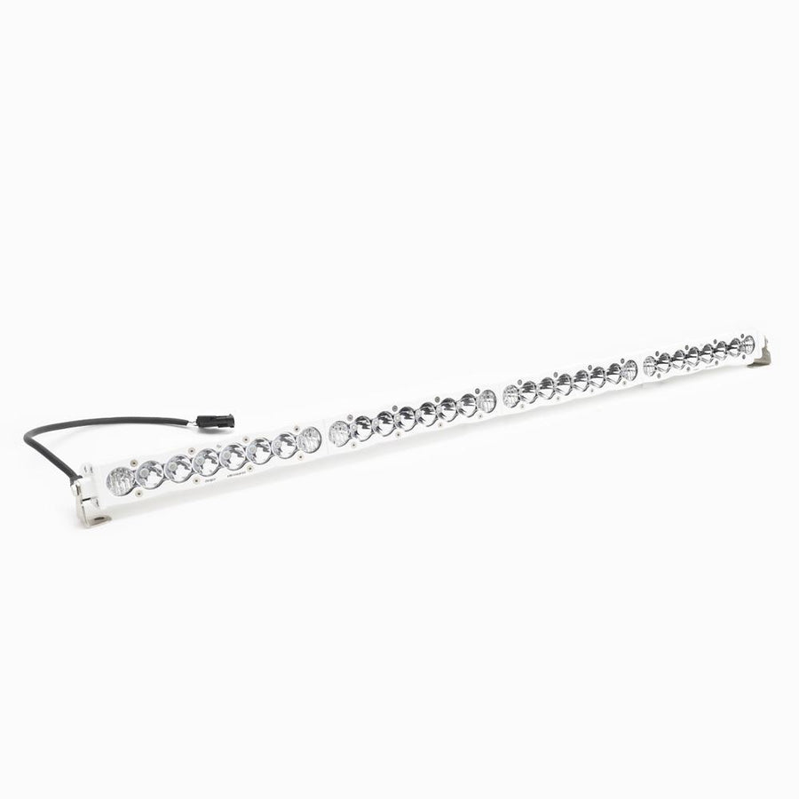 Barra de luz LED Baja Designs S8 White Straight LED Light Bar - Universal (Size: 40 Inch, Light Pattern: Driving/Combo, Color: Clear)