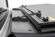 Cubierta de Caja Rígida Tri-Plegable Abatible | 5'7" | Toyota Tundra 2WD/4WD (2022-2026)