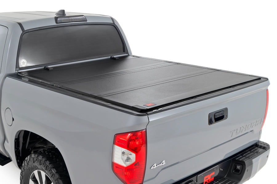 Cubierta de Caja Rígida Tri-Plegable Abatible | 5'7" Bed | Toyota Tundra 2WD/4WD (07-21)