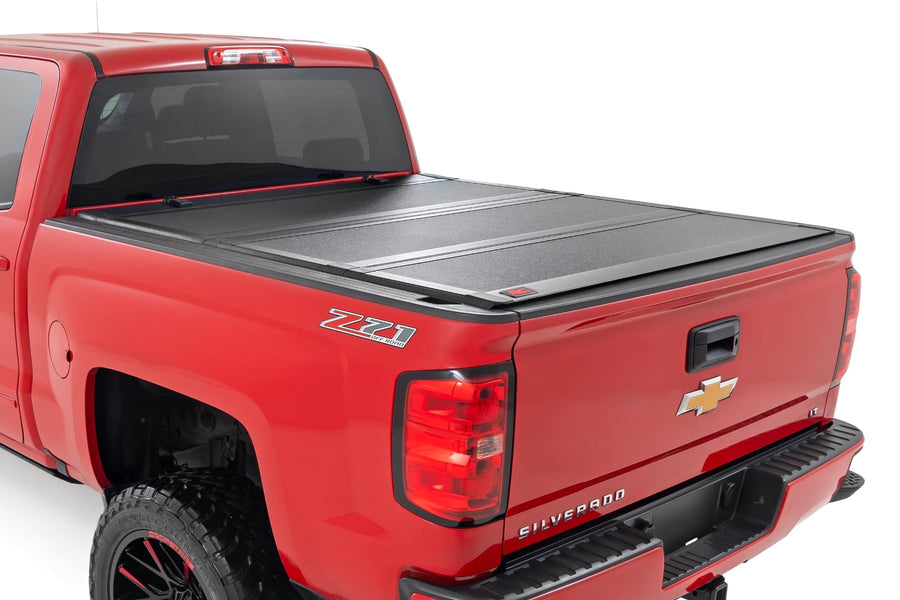 Cubierta de Caja Rígida Tri-Plegable Abatible | 5'9" Bed | Chevy/GMC 1500 (14-18 & Classic)