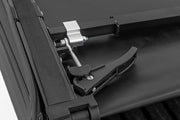 Cubierta de Caja Suave Tri-Plegable | 5' Bed | Cabina Doble | Toyota Tacoma 2WD/4WD (24-26)