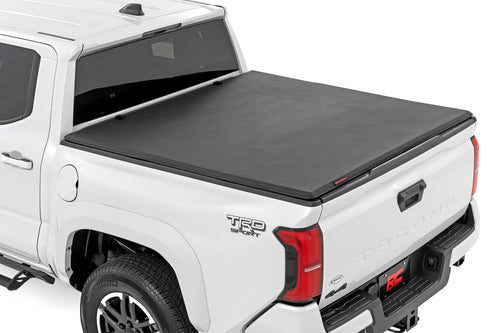 Cubierta de Caja Suave Tri-Plegable | 5' Bed | Cabina Doble | Toyota Tacoma 2WD/4WD (24-26)