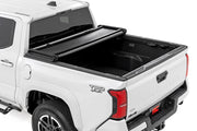 Cubierta de Caja Suave Tri-Plegable | 5' Bed | Cabina Doble | Toyota Tacoma 2WD/4WD (24-26)
