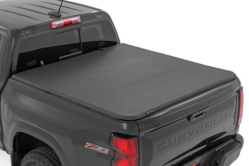Cubierta de Caja Suave Tri-Plegable | 5' Bed | Chevy/GMC Canyon/Colorado 2WD/4WD (23-26)