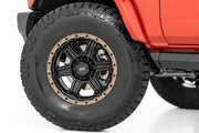 Rough Country 79 Serie Rin | Una Pieza | Negro Semi Brillante con Anillo Bronce | 17x8.5 | 6x5.5 | 0mm