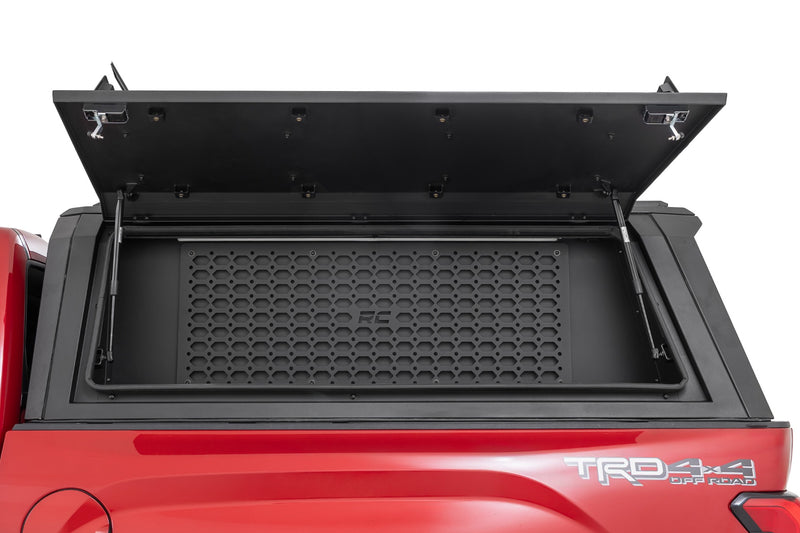 Caja Lateral de Almacenamiento con Panel Molle para Capota de Caja Lado Conductor | Toyota Tundra 2WD/4WD (2022-2026)