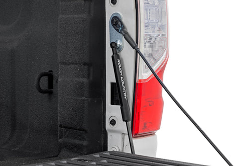 Asistente de Portón Trasero | Nissan Titan 2WD/4WD (2017-2024)