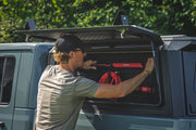 Contenedor Lateral Molle para Tapa de Caja | Drivers Side | Jeep Gladiator JT (20-26)