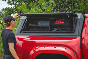 Contenedor con Repisa Lateral para Tapa de Caja | Passengers Side | Toyota Tacoma (24-26)