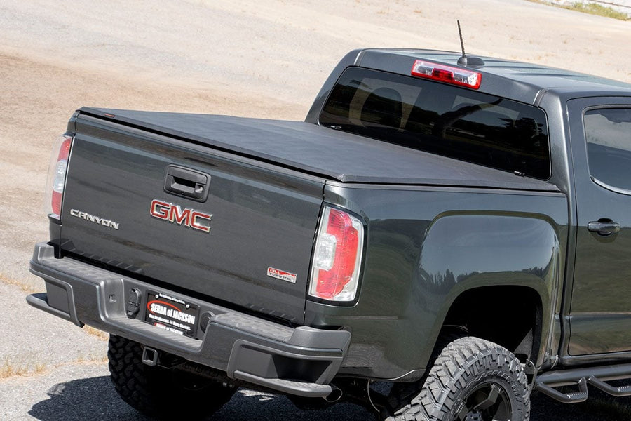 Cubierta de Caja Suave Tri-Plegable | 5' Bed | Chevy/GMC Canyon/Colorado 2WD/4WD (15-22)