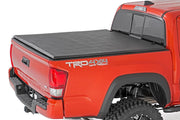 Cubierta de Caja Suave Tri-Plegable | 5' Bed | Cabina Doble | Toyota Tacoma 2WD/4WD (16-23)