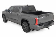 Cubierta de Caja Rígida Tri-Plegable Abatible | 5'7" | Toyota Tundra 2WD/4WD (2022-2026)