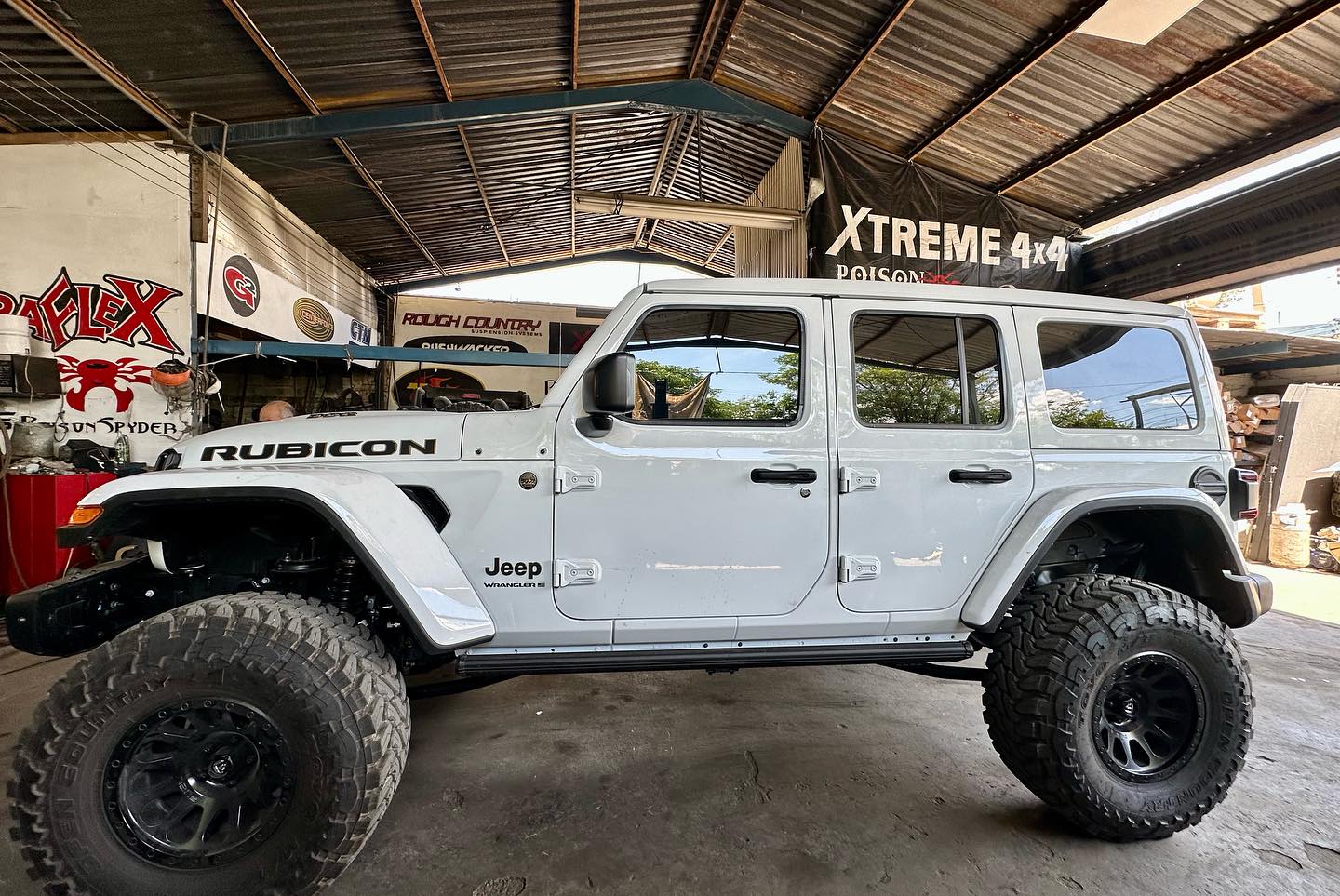 Vehiculo con accesorios 4x4